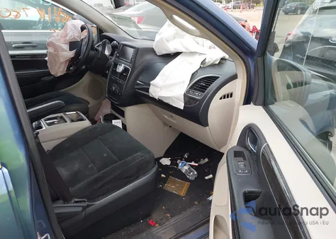 2011 Chrysler Town & Country Touring z USA, uszkodzony, nr VIN 2A4RR5DG2BR797808